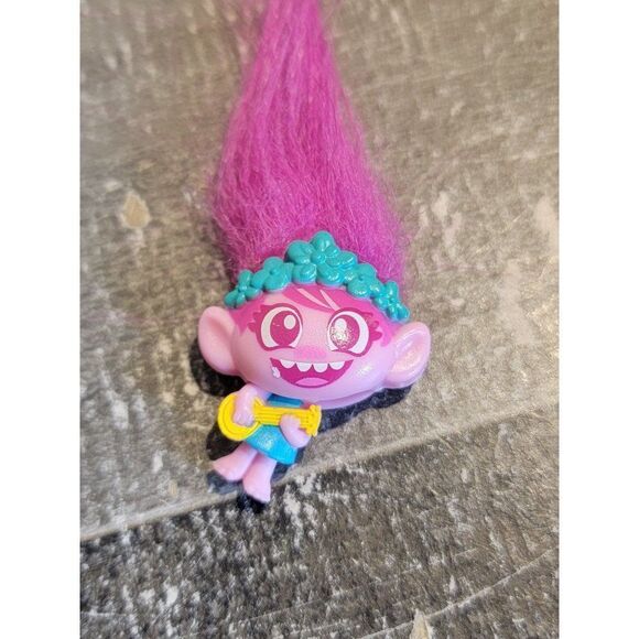 DWA 2019 Hasbro mini trolls poppy toy figure - Picture 2 of 3